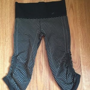 Lululemon Crop Zig zag pattern leggings